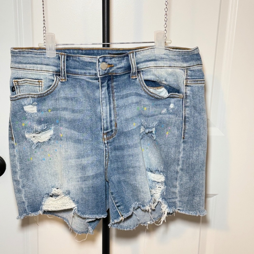Judy Blue Distressed Paint Splatter Denim Shorts Light Wash Raw Hem Womens XL